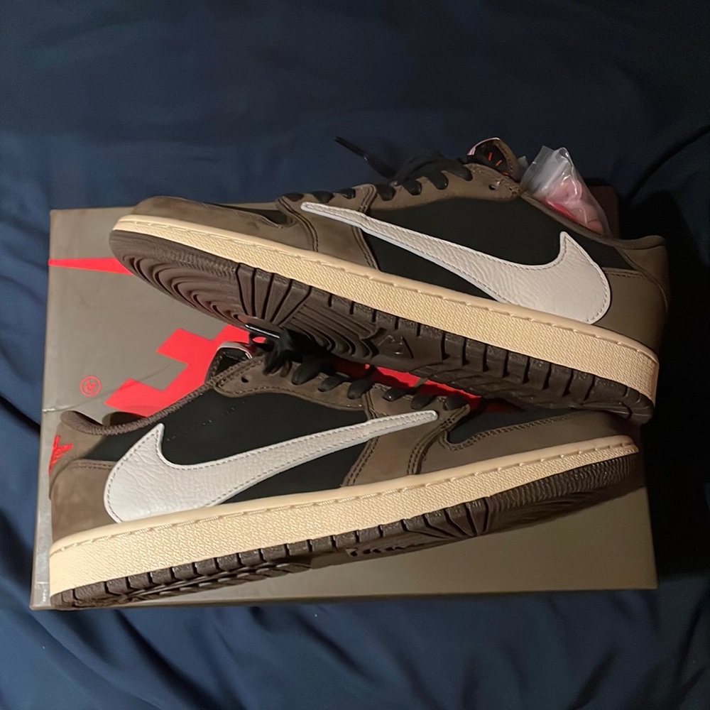 Air Jordan 1 Low Travis Scott Mocha